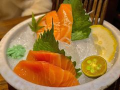 刺身盛盒（三文鱼、白极贝）-桃太郎创作料理(大坪店)