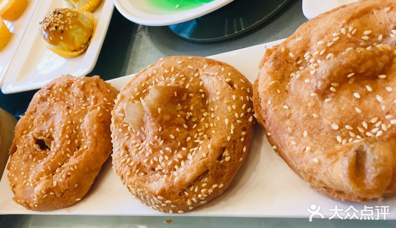 特色大餐包差不多每桌都点，特价