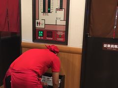 等位区-一蘭拉面(新宿中央东口店)