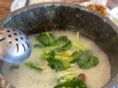 -鲁朗纳麦石锅鸡庄园