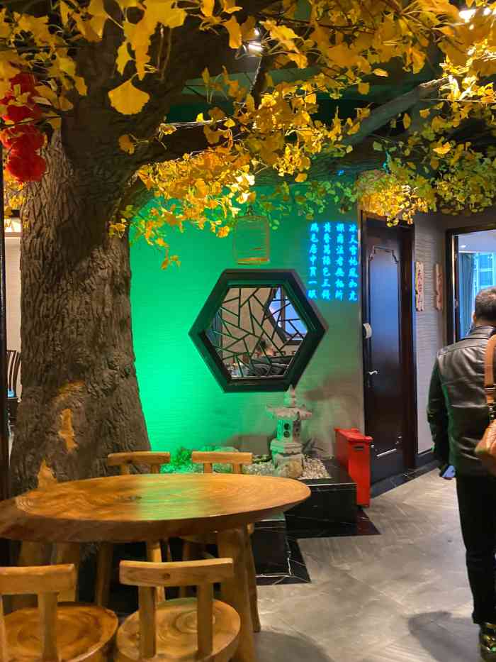 苏杏鸡毛店(双流广场店)-"以前朋友过生日一起吃过鸡毛店的菜,比较大.