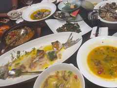 -新天明砂锅鱼头煲