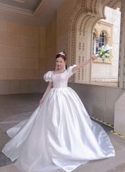 -现代经典婚纱摄影