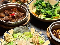 -Cuc Gach Quan Restaurant