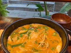 -银米·云南传统过桥米线(双廊黑金冠店)