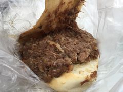 烧饼夹牛肉-老西关黄老太牛肉烧饼