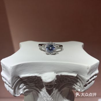 新款钻戒来袭：和你雨中共舞一曲