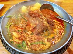 土豆排骨火锅（辣）-喇喇排骨火锅·传统韩式脊骨汤(望京西园总店)