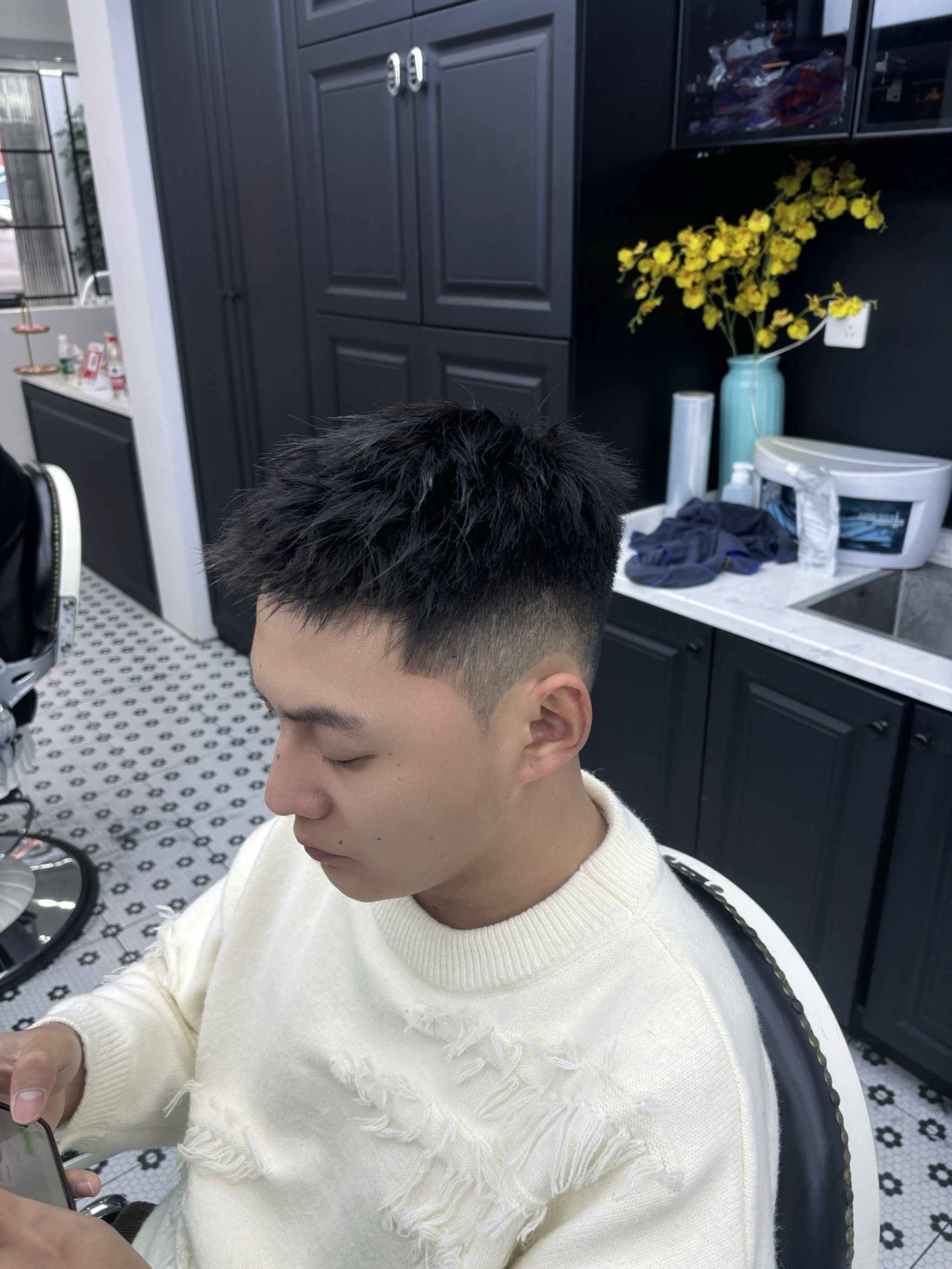 简单易打理 短发钢夹烫