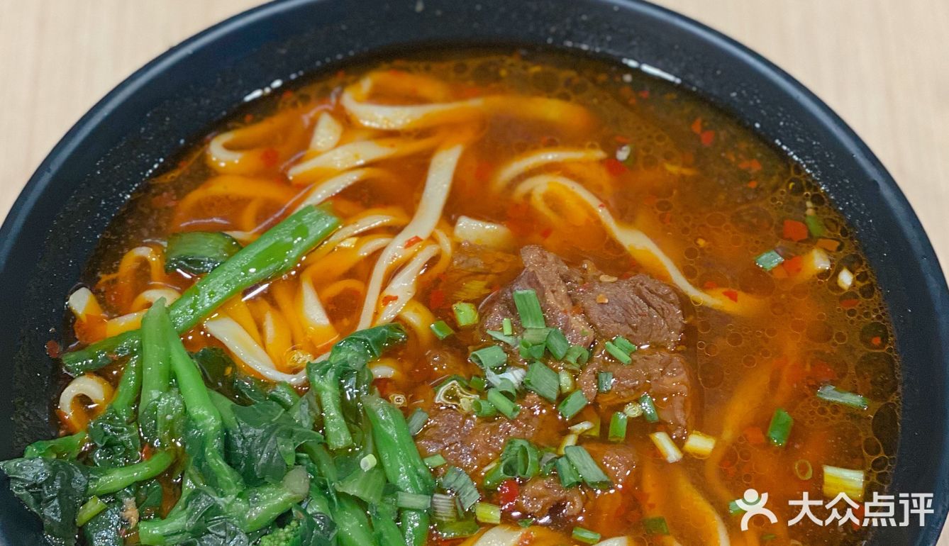 永和大王喊你嗦面🍜啦！大块牛腩面满满幸福感 