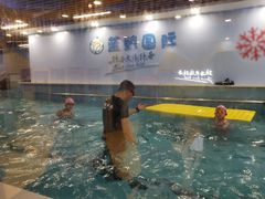 -蓝鲸国际少儿游泳训练中心(群力店)