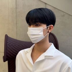 -变画·发型STUDIO