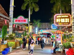 -三亚火车头万人海鲜广场