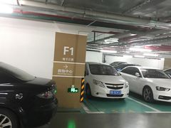 -龙湖天街-停车场