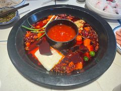 -爱你您·自家鱼塘·活水喷泉鱼火锅(八里店)