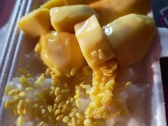 -芒果糯米饭摊子