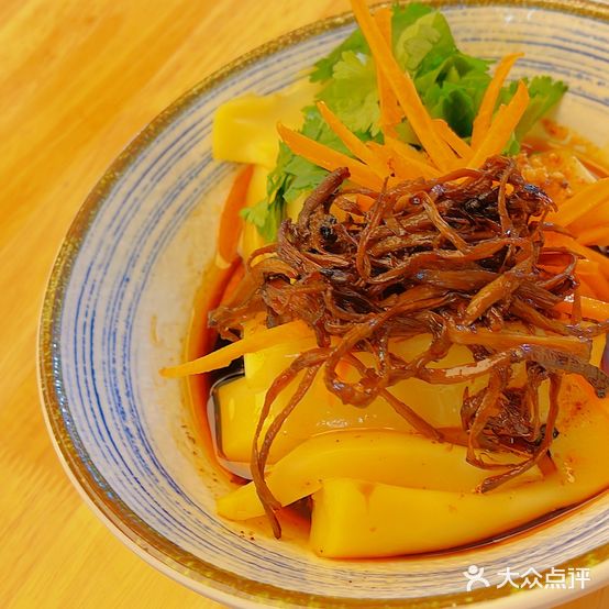 志清·老俩口美食(昆明老街纸片楼店)