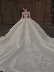 -不晚国际婚纱礼服