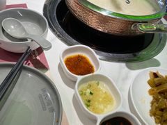 -洪氏嗨捞·广东猪肚鸡·椰子鸡火锅(西咸万象城店)