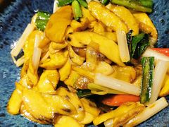 野芫荽炒牛肝菌-半山腰·云南菜(侨福芳草地店)