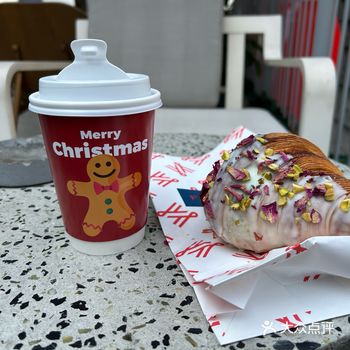 空腹体检 需要及时补上早餐 看到这里有户外座还有二楼