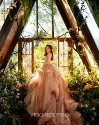 -雪中彩影婚纱摄影·微光艺术中心