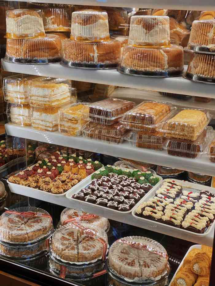 民忠甜心店(解放南路店)-"新疆特色糕点店,brt南门往下直走就能看.