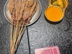 -何妹湿辣牛肉·粤式烧烤砂煲(桂雅路店)