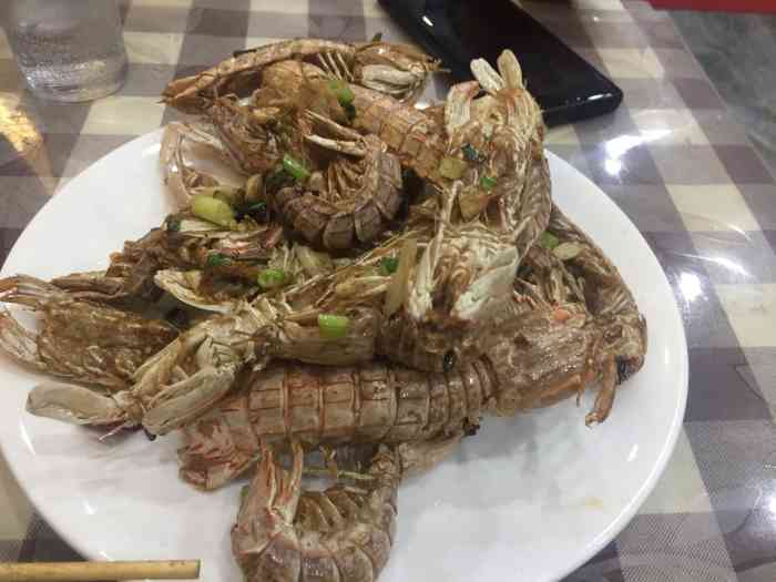 老渔夫海鲜坊-"老板娘超热情,会根据吃饭的人数给出合理的.