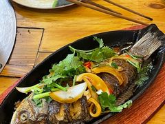 铁板鲫鱼-源味居手把签烧烤(长春一店)