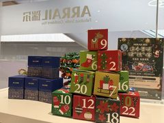 -瑞尔齿科(上海长风大悦城店)