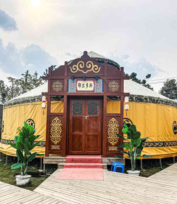 汤司令山庄-"老板一家都好有爱啊,进门长廊随便吃,十几.