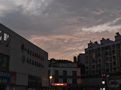 已经关门的汽车站-肯德基(花园店)