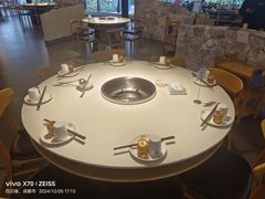 -茅草房·河畔园林火锅