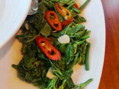 -Chom Cafe and Restaurant