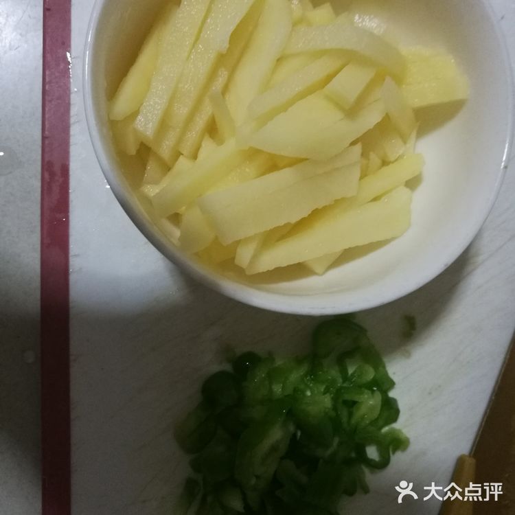 素菜营养美味不打折之土豆炒青椒