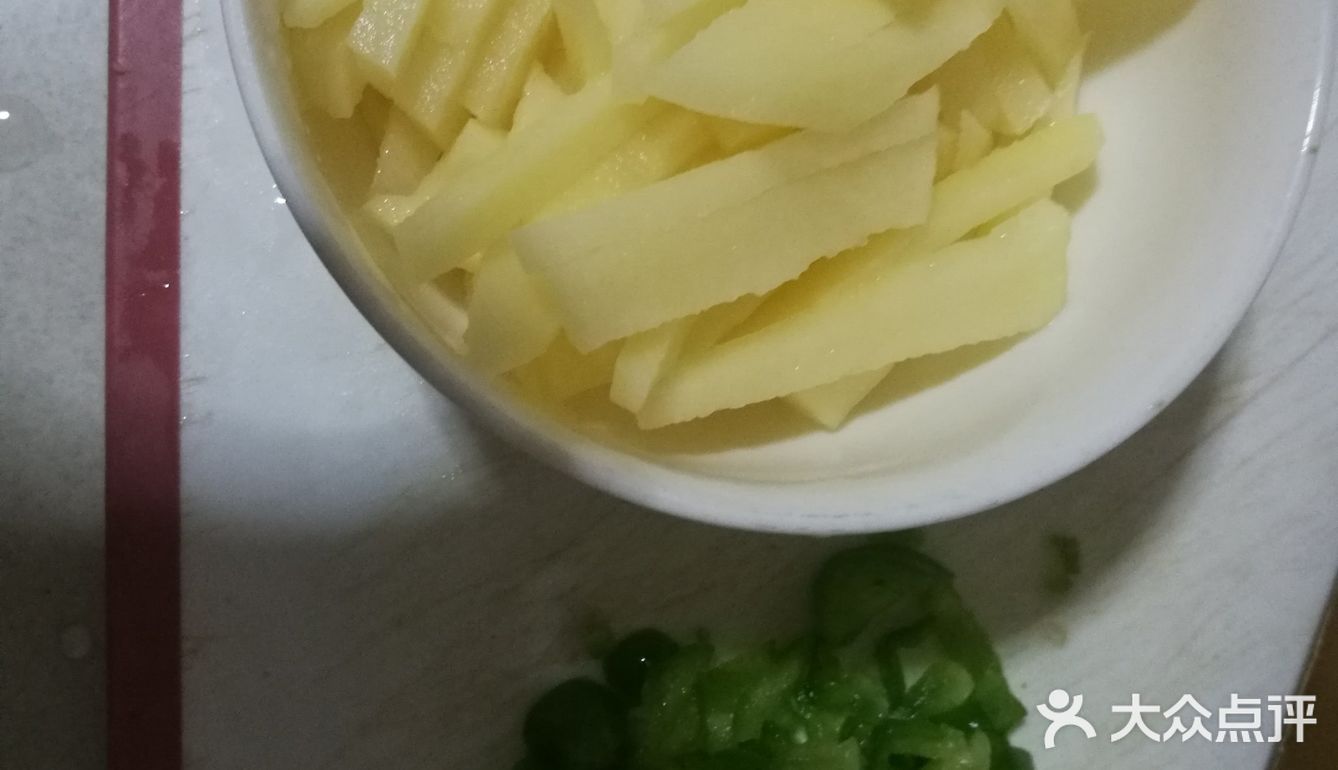 素菜营养美味不打折之土豆炒青椒