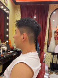 -东方先生国潮男士理发馆