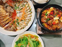 -梓檚中餐厅湖北菜小龙虾武昌鱼排骨藕汤(黄鹤楼店)