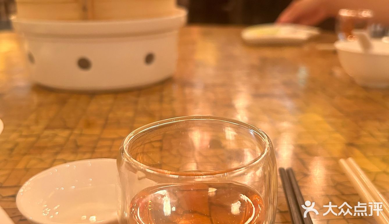 大快朵颐烤鸭时