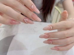 -尤米一站式美甲美睫