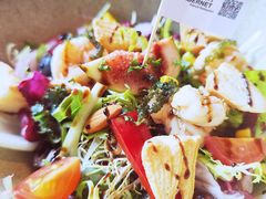 芝麻菜黑醋橄榄油配印尼虎虾-卡本妮法餐厅·北京和平宾馆