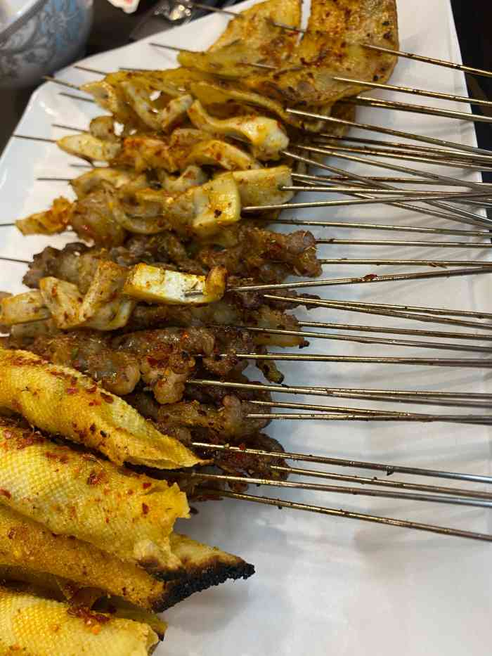 德惠三分熟烧烤-"朋友推荐的店,环境很不错,烤串的味道也都.