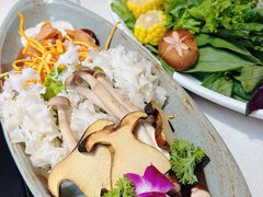 -老牌坊云南鱼豆花火锅(哈西万达店)