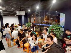 等位区-爱永尚海鲜自助火锅烤肉(恩施店)