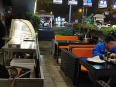大堂-何师烧烤Pro·30年老品牌·川菜·香辣蟹(太古里旗舰店)