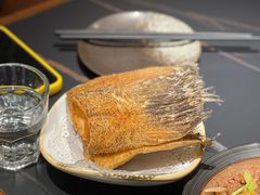 秘制炸鱼尾-阿里家·新疆烤肉酒場 by MIG