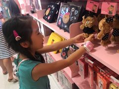-LINE FRIENDS Garosu-gil Flagship Store
