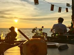 -Sunset Bar(丹绒亚路香格里拉店)