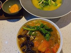 油鸡㙡凉米线-半山腰·云南菜(侨福芳草地店)